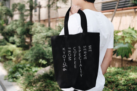 Kurasu Tote: We Serve Specialty Coffee Merchandise Kurasu Black