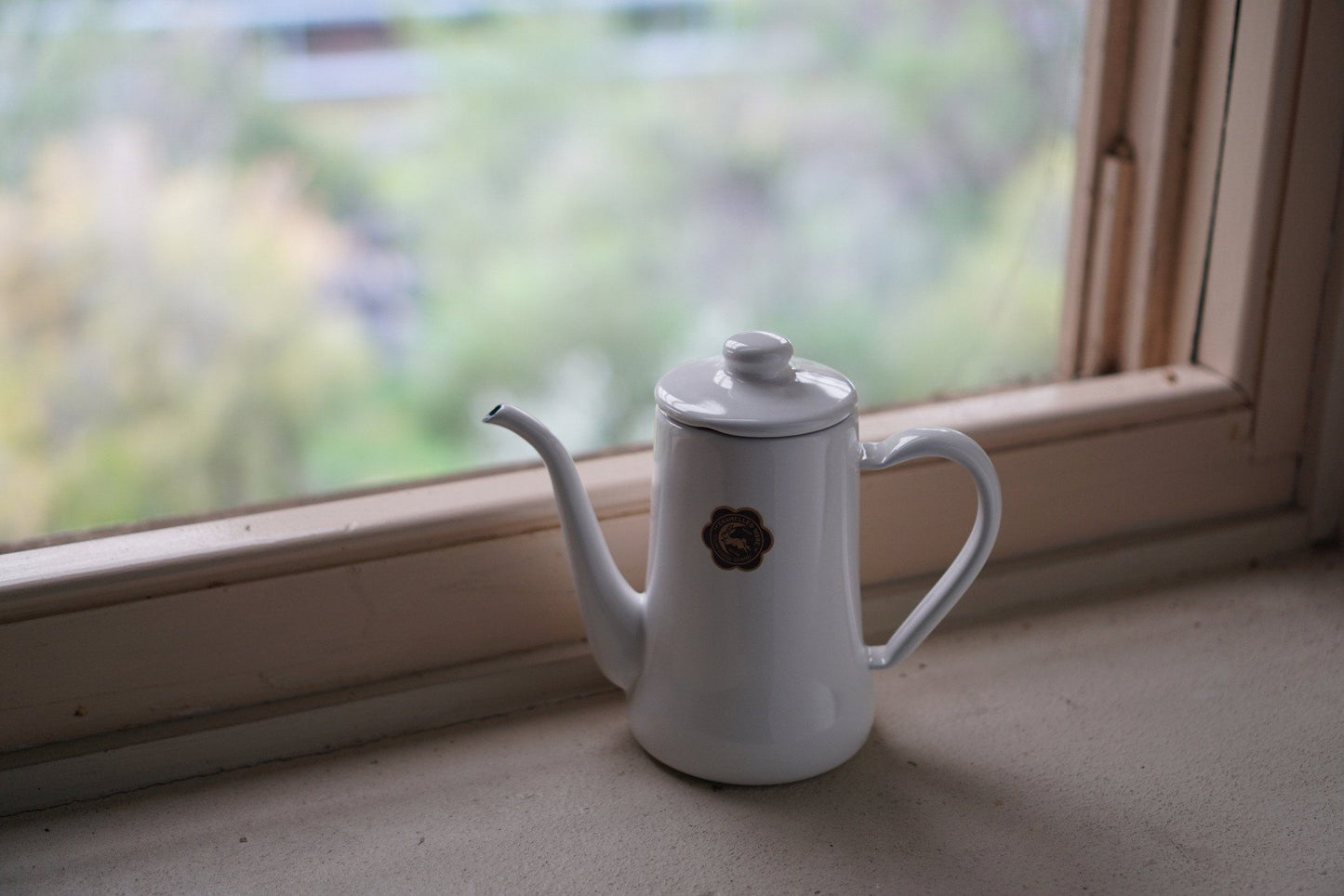 Tsukiusagi Enamel Slim Pot (0.7L) - White