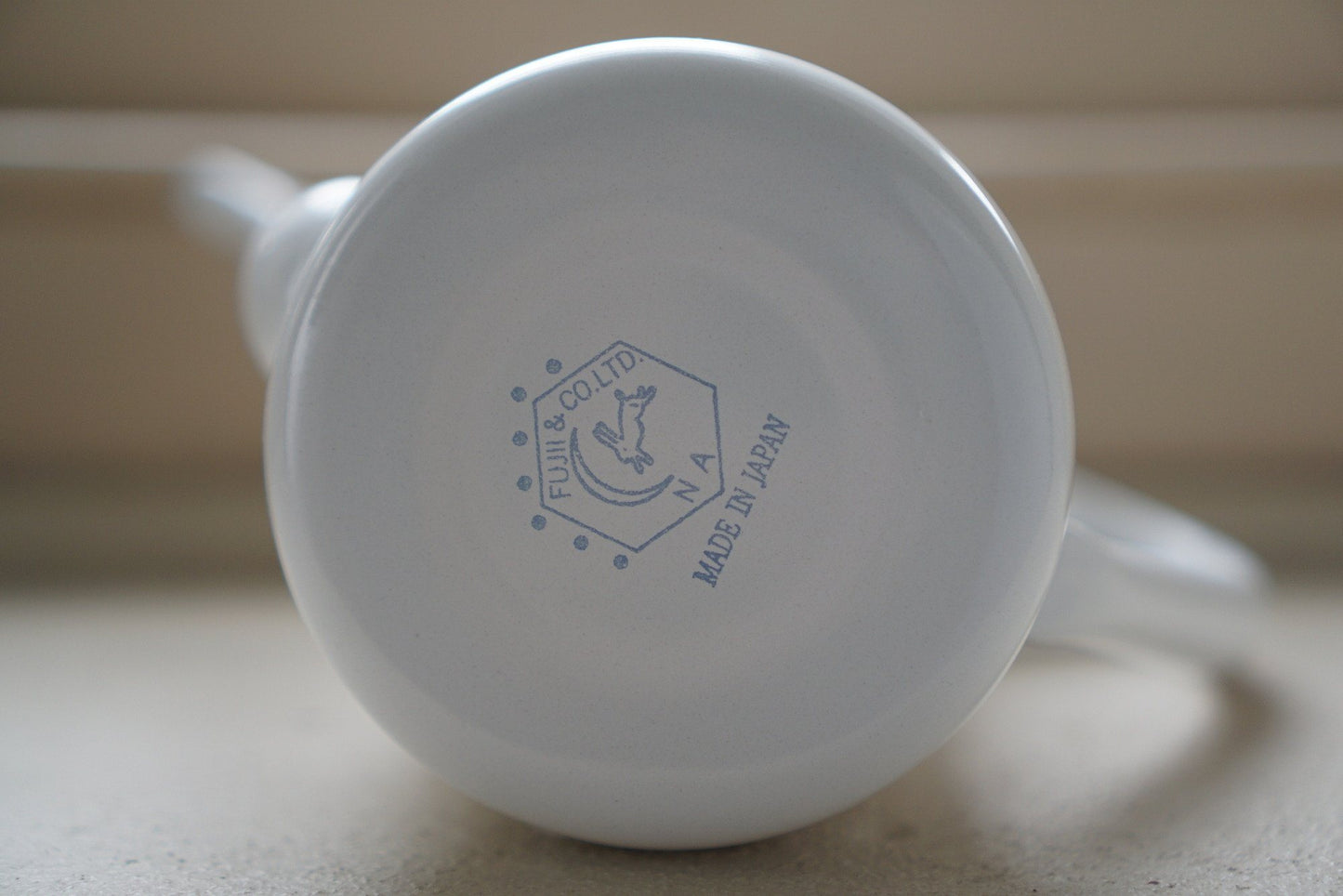 Tsukiusagi Enamel Slim Pot (0.7L) - White
