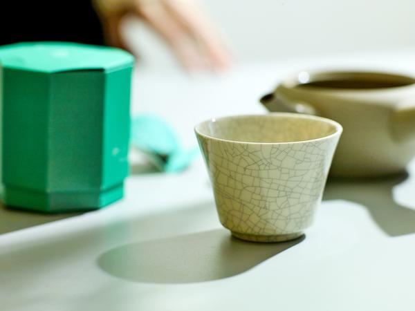 Nankei Pottery Tea Cup: Black Sumi-ink crazed Cup
SET OF 3 CUP